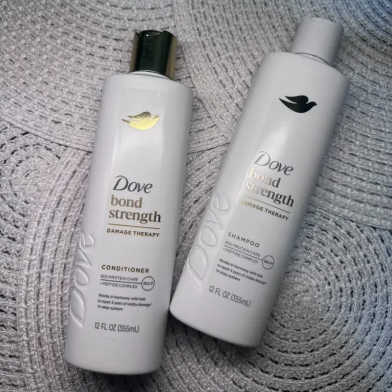 Shampo y acondicionador Dove 