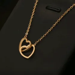 Cadena con corazones entrelazados