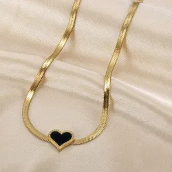 Gargantilla fina con corazon negro