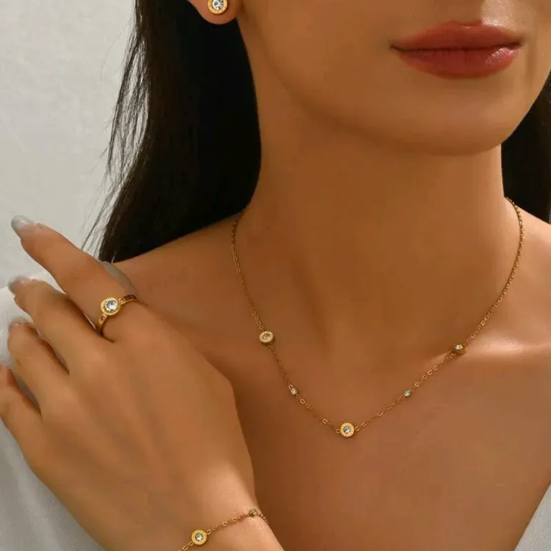 Juego dorado de 5 piezas de circonia