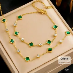 Juego verde con criconias esmeraldas