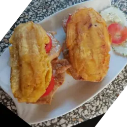 Patacón pisado con bistec