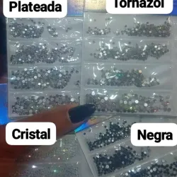 Paquete de Piedras Separadas de Diversos Colores
