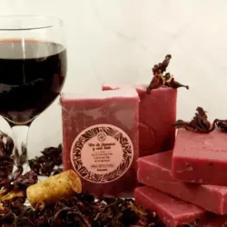JABÓN DE FLOR DE JAMAICA Y VINO TINTO
