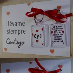 Conjunto de Llaveros con tarjeta