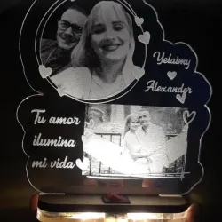 Lamparas con base de madera y fotos cifradas