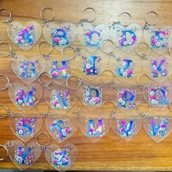 Llaveros de acrílico con iniciales  ✨