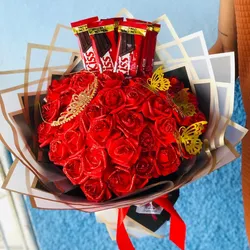 Ramo de rosas eternas con tiara y chocolate