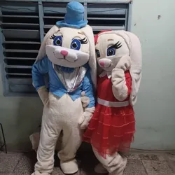 Rosy and Ángel con una panetela 