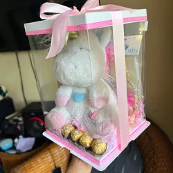 Caja con peluche