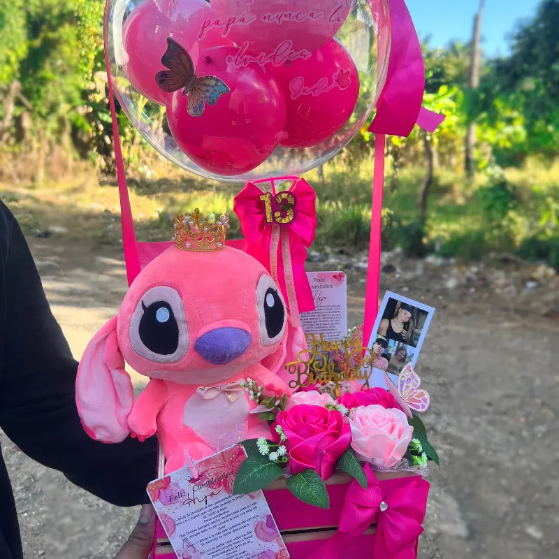 Caja con peluche y Java de chucherias 