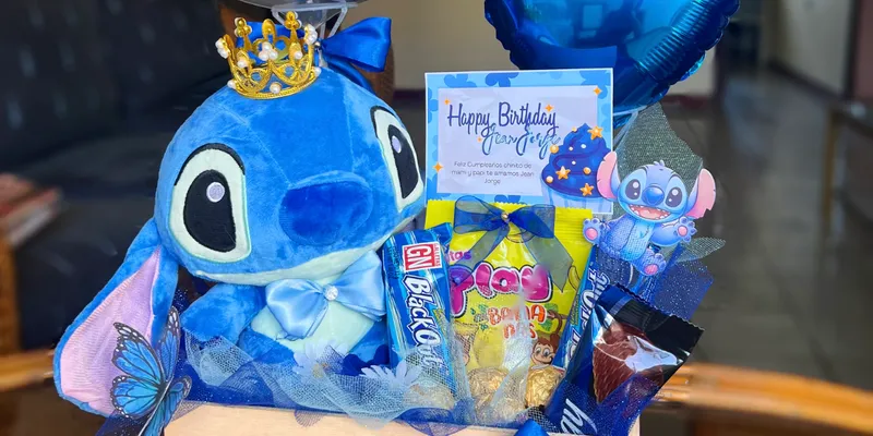 Caja con Stich 