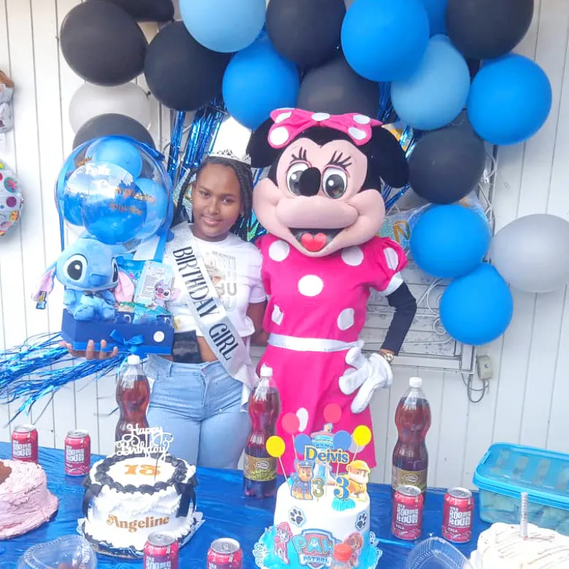 Caja con Stich y chucheria 