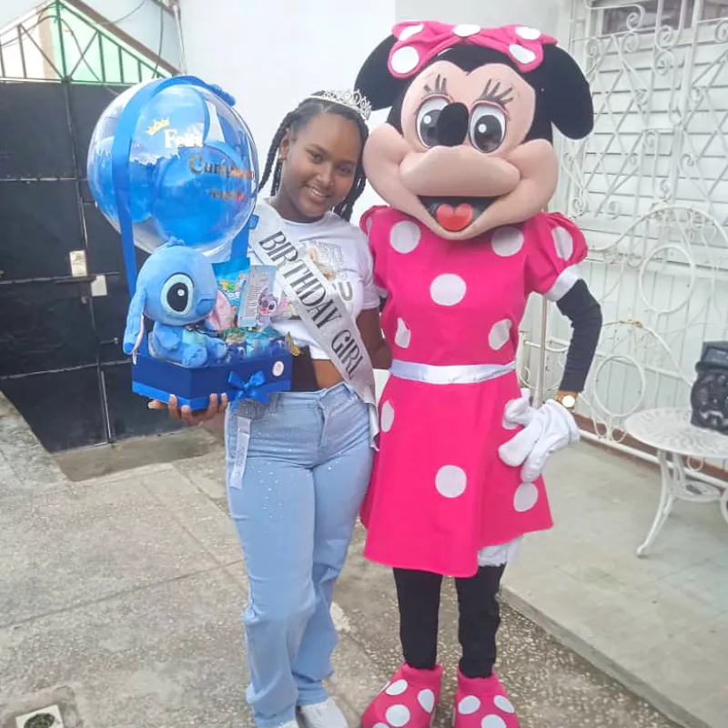 Caja con Stich y chucheria 