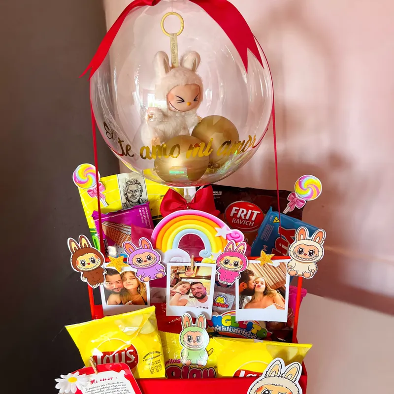 Caja de Labubu con Ramo 