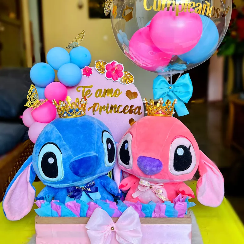 Caja de pareja de Stich y Ángela con cartera de Chuches