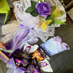 Caja de rosa con chuches