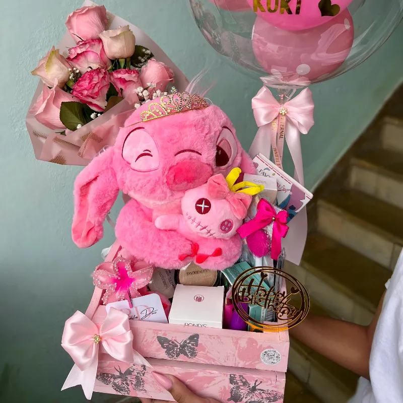 Caja grande con Ángela