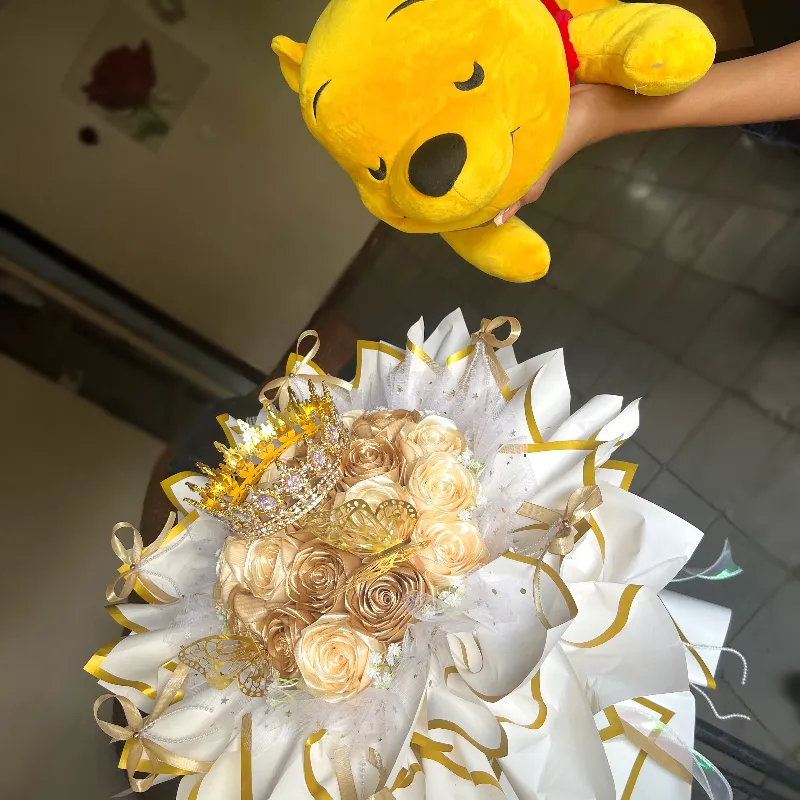 Ramo 19 rosas con oso