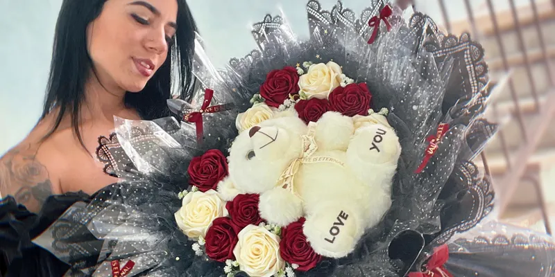 Ramo de 12 rosas con peluche 