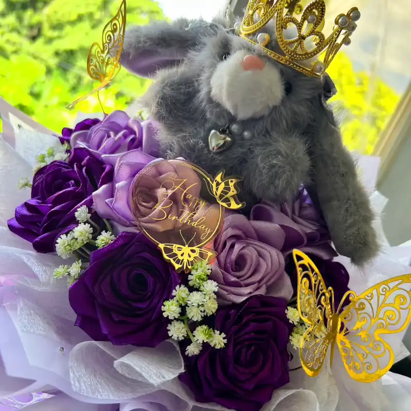 Ramo de 13 rosas intercalas con llavero 