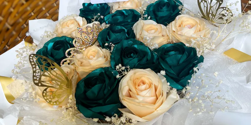 Ramo de 16 rosas realistas