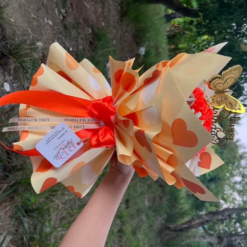 Ramo de 3 rosas con billetes 