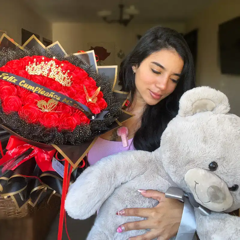 Ramo de 37 rosas con oso