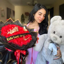 Ramo de 37 rosas con oso