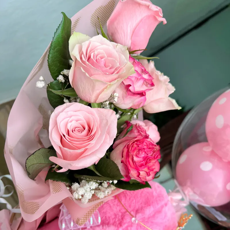 Ramo de 8 rosas naturales 