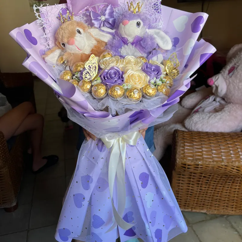 Ramo de 9 rosas con bombones