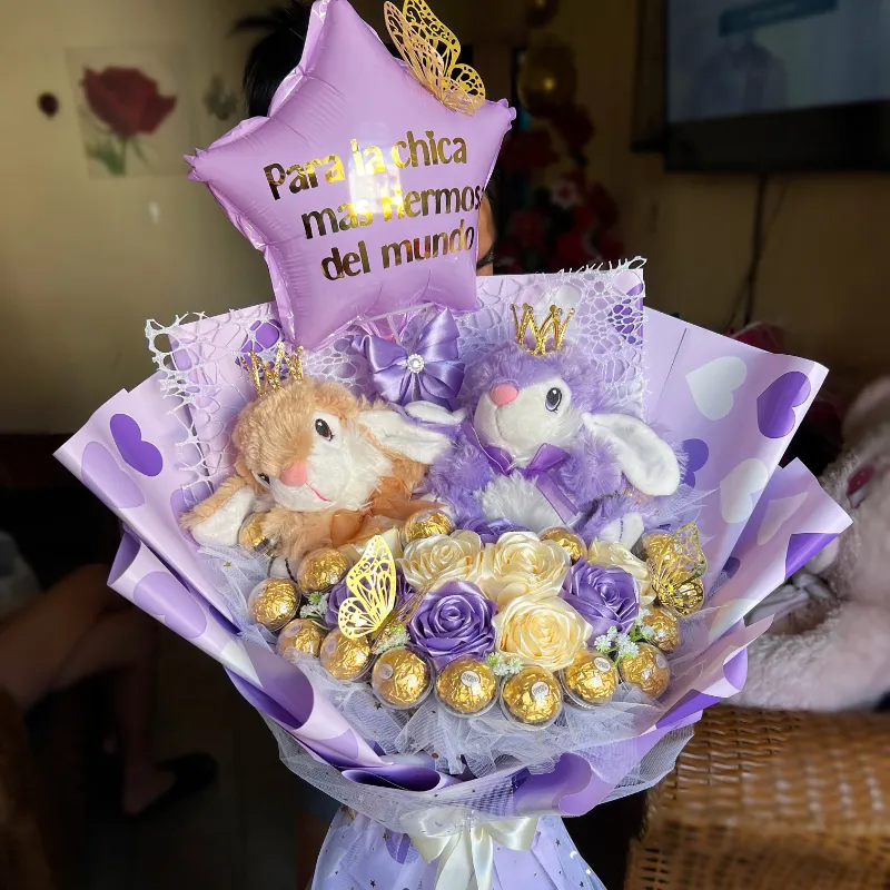 Ramo de 9 rosas con bombones ferrero
