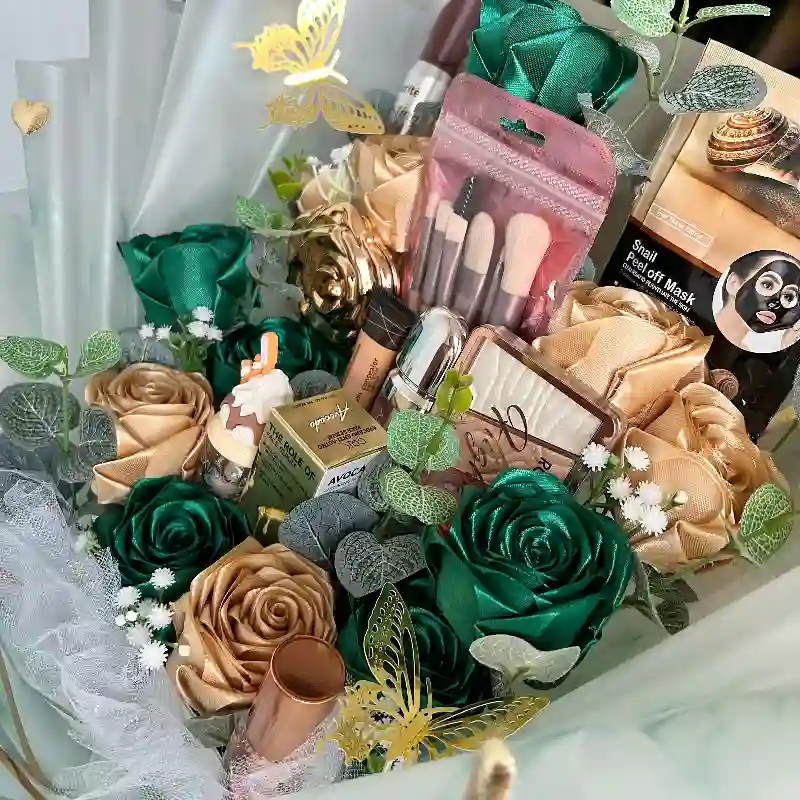 Ramo de maquillaje con rosas