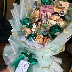 Ramo de maquillaje con rosas