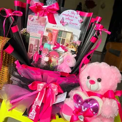 Ramo de maquillaje y peluche