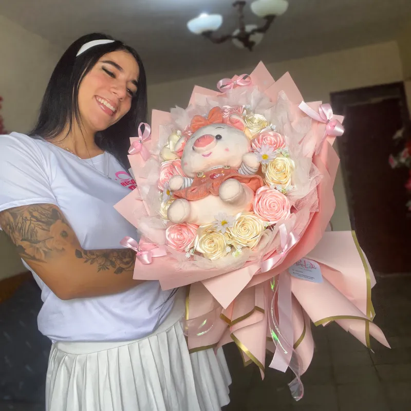 Ramo de puerquita con 12 rosas 