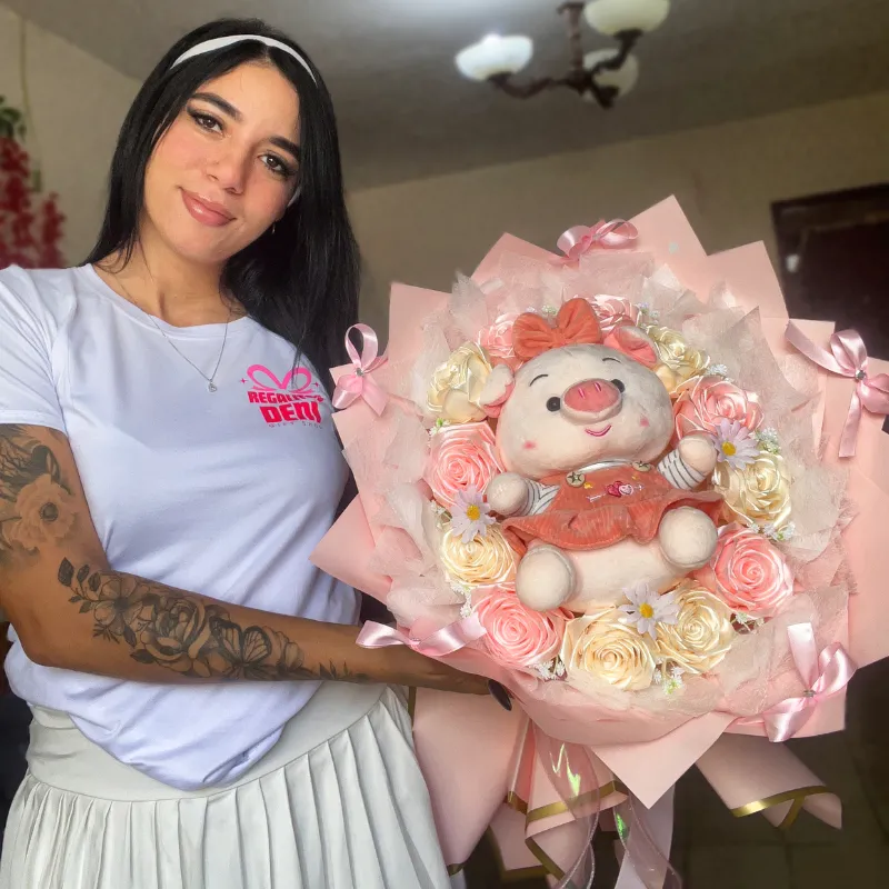 Ramo de puerquita con 12 rosas 