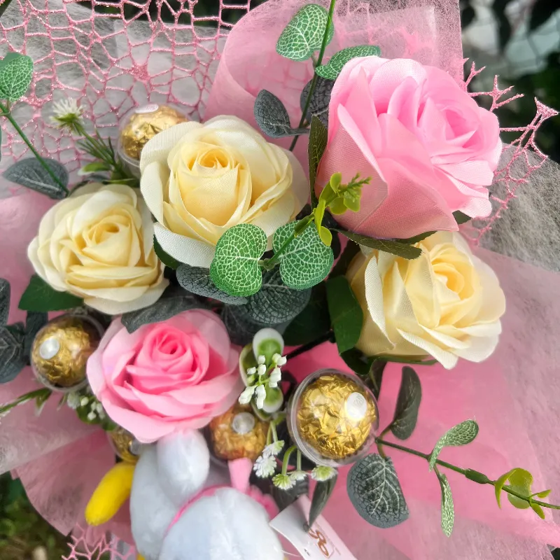 Ramo de rosas realistas 