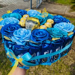 Caja Corazón rodeada de galletitas