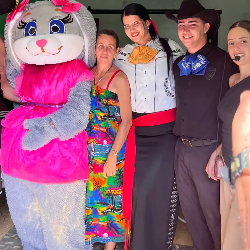 Mariachis + Mascota