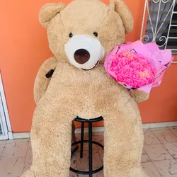 Oso Gigante y Rosas