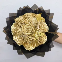 Ramo de 10 Rosas con 2 Mariposas