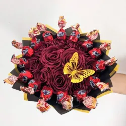 Ramo de 10 Rosas con Bombones y Mariposa
