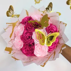 Ramo de 12 Rosas con 2 Mariposas
