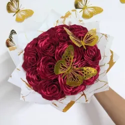 Ramo de 15 Rosas con 2 Mariposas