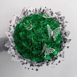 Ramo de 25 Rosas con Mini Corona y 3 Mariposas