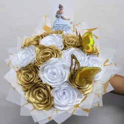 Ramo de 15 Rosas con 2 Mariposas y Postal