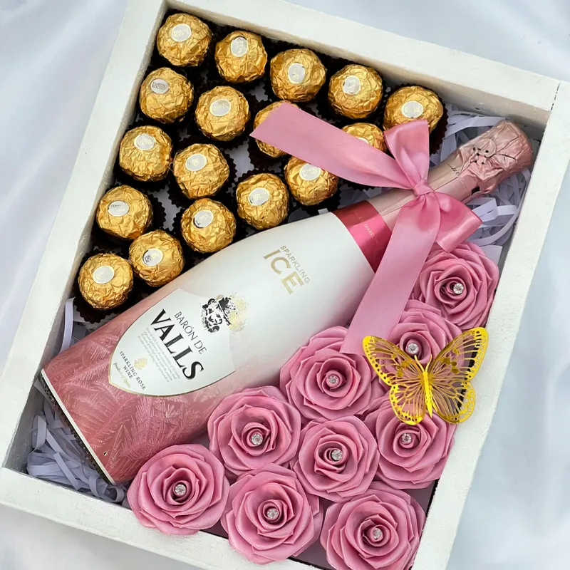 Caja blanca con botella