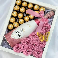 Caja blanca con botella 