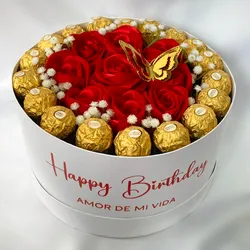 Caja circular con bombones por los bordes 